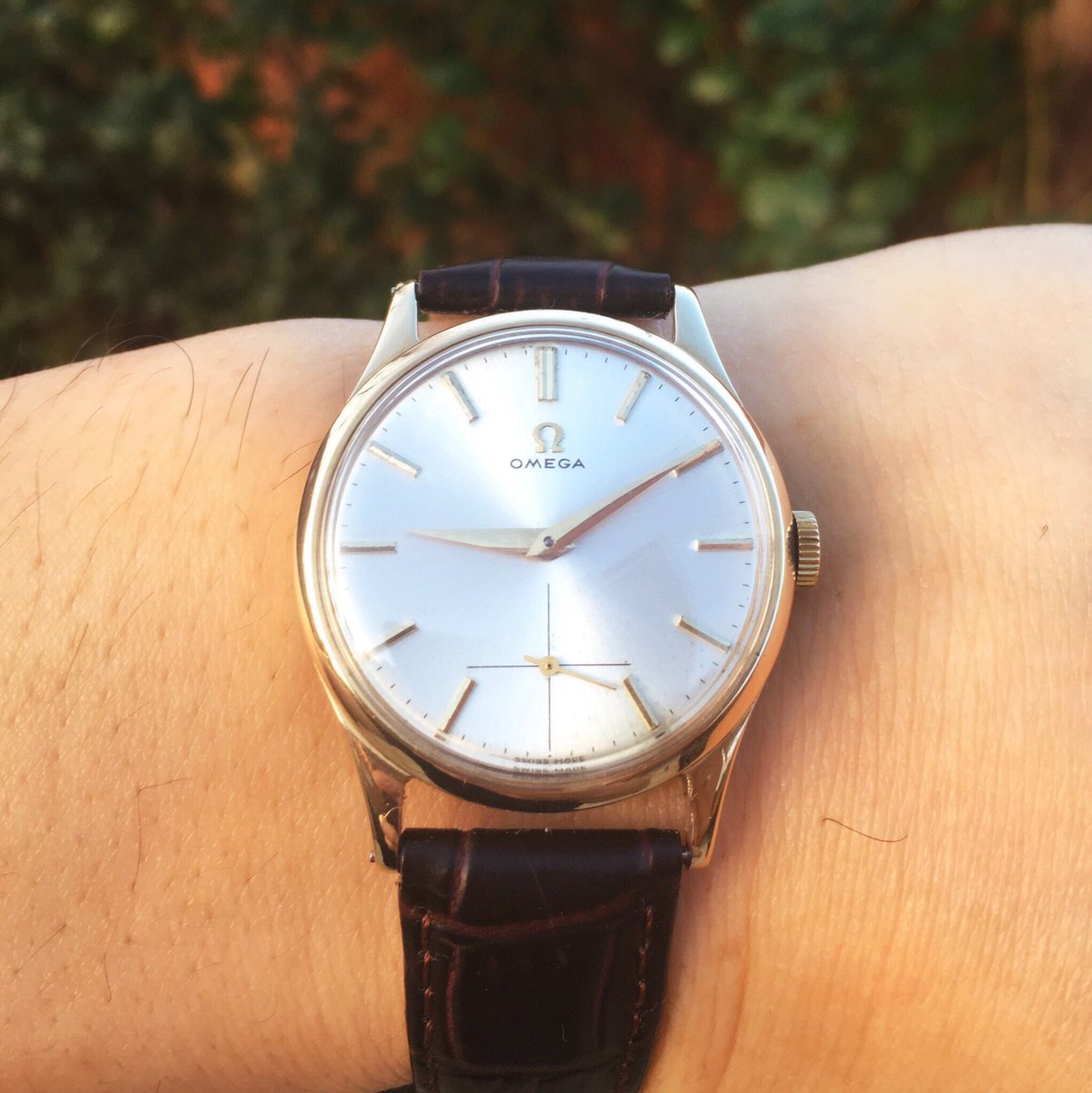 HighLoTime's tweet image. A fine vintage 9ct Gold Omega with a manual-wind Calibre 30T2PC movement from 1947. This watch is over 70 years old! #Omega #VintageWatch #VintageWatches #Timepiece