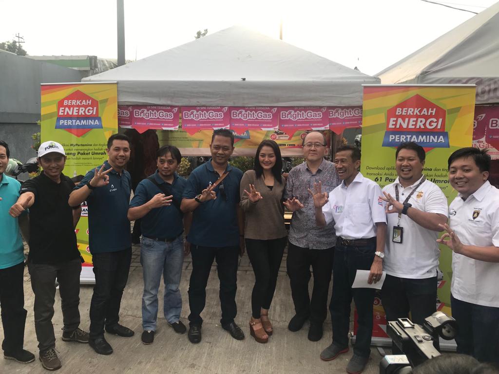 hanggowo's tweet photo. Moms besok Minggu 23 Desember 2018 datang ke acara Fun Walk Berkah Energi Pertamina di Alun2 Ahmad Yani Kota Tangerang mulai Pkl. 05.30 WIB, acaranya gratis alias free. Boleh ajak keluarga sekalian olahraga pagi. Acara dimeriahkan Mbak Siti Badriyah.
@ReedaElifas 
@Mor3lyfe https://t.co/fQUZSGM14U