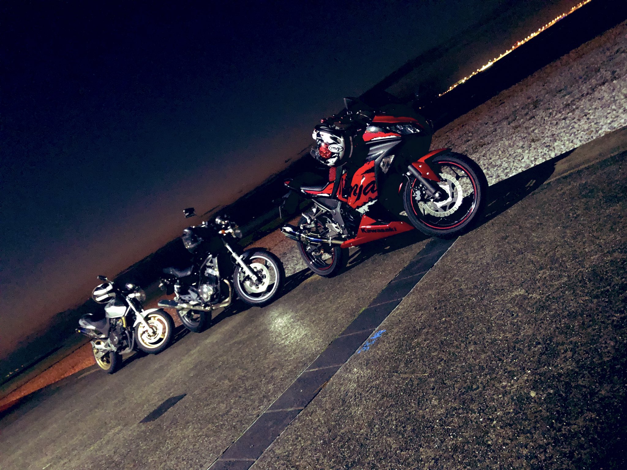 ゆ や マーブルビーチ行ってきたー とうとう貼っちゃいましたよムラムラステッカー 笑笑 バイク乗りと繋がりたい バイク好きな人と繋がりたい バリオス2 Ninja250 ホーネット マーブル マーブルビーチ T Co 33pjnfphek Twitter