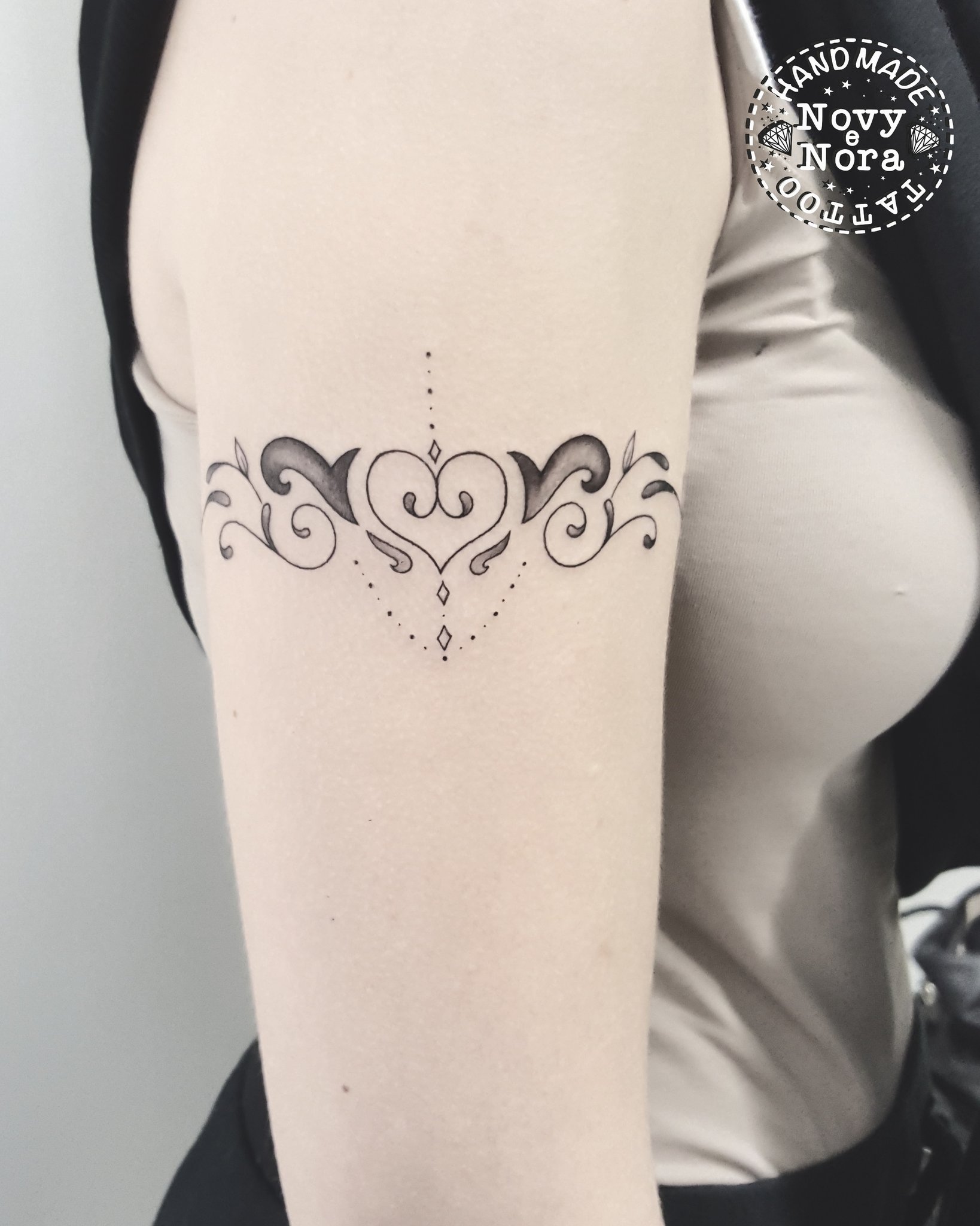 Bracelet Heart henna mehndi tattoo design. New mehndi design 2020. मेहंदी  डिजाइन टैटू | Mixed Bag - YouTube