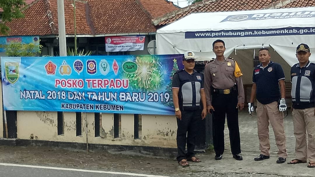 wwrin's tweet photo. Persiapan posko terpadu @dishub_kebumen. @dinkes_kebumen @polreskebumen.
@satpolpp_jateng
 @orlokkebumen @kodim0709 https://t.co/ZB3YcdpkFG