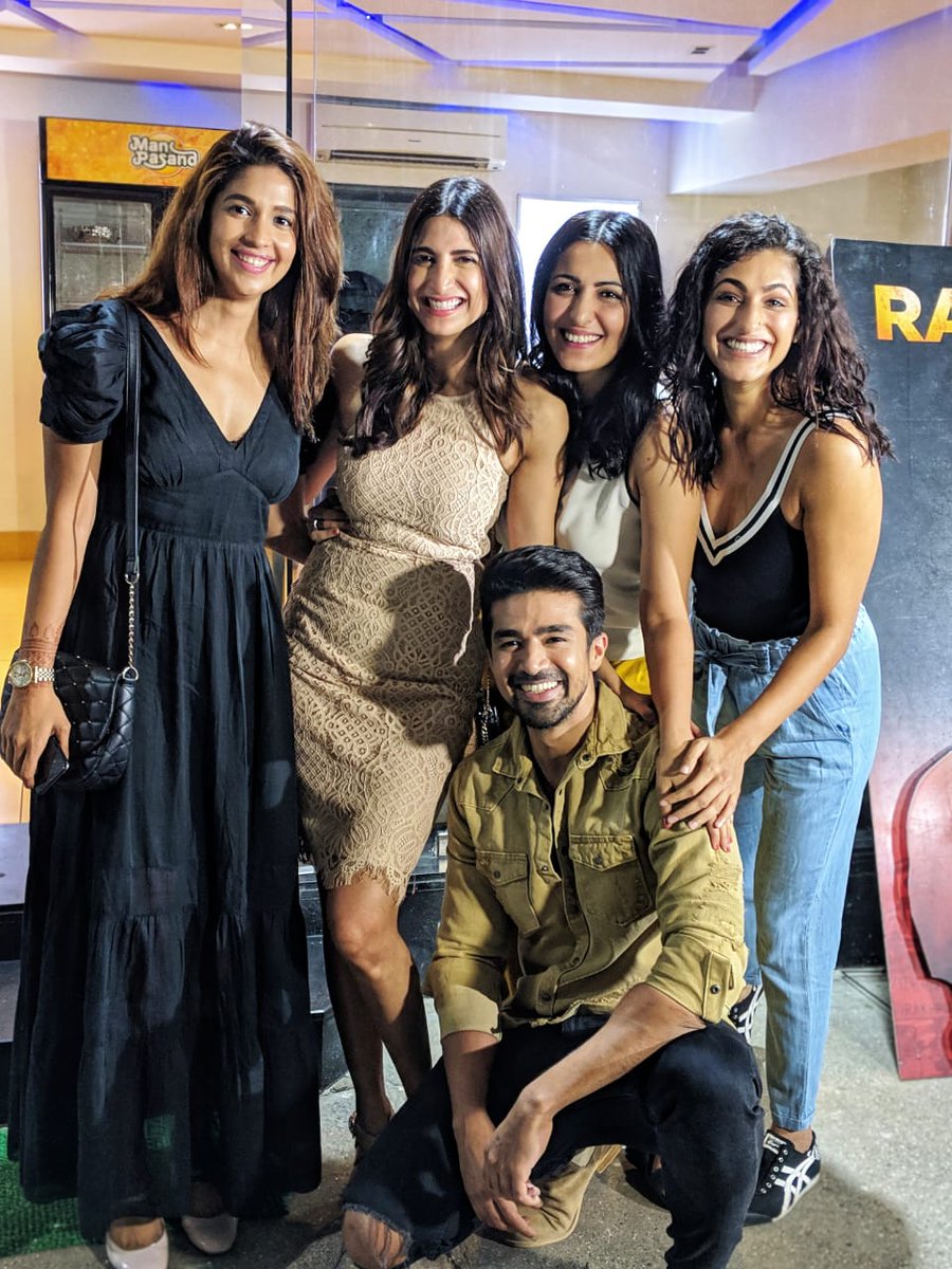 Koimoi's tweet photo. Actress @AahanaKumra snapped with her friends at the special screening of her upcoming web series #Rangbazz! 😍
#AahanaKumra @Saqibsaleem #SpecialScreening #BollywoodCelebs #Koimoi https://t.co/eMScuenSKT