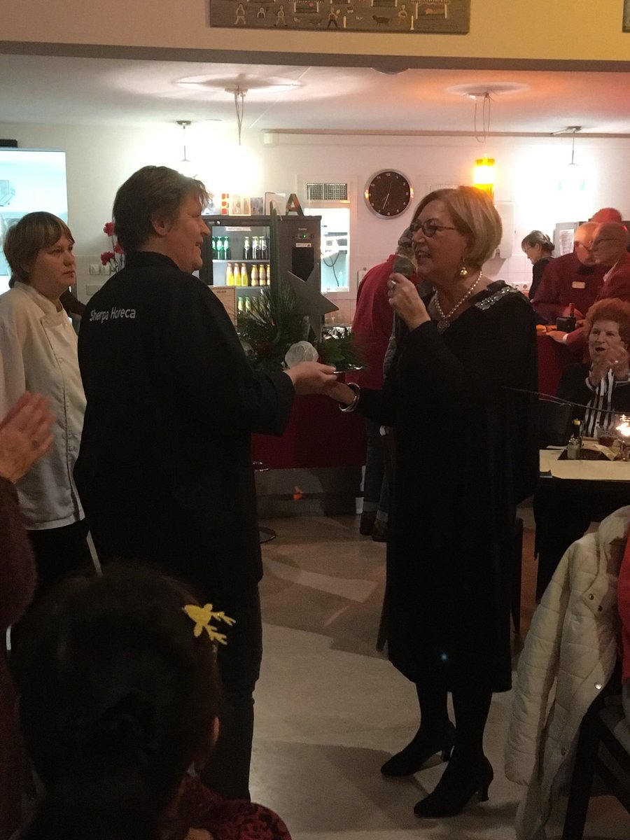 VersaTukkie's tweet photo. #Sherpa #GrandCafe team organiseert 3 #kerstdiners (18-20 Dec ‘18) #bewoners #Mantelzorgkoor & #Hilverzorg volop #gezelligheid in #wijkcentrumStJoseph #Hilversum #CoalitieErBij https://t.co/nYYoMqyq57
