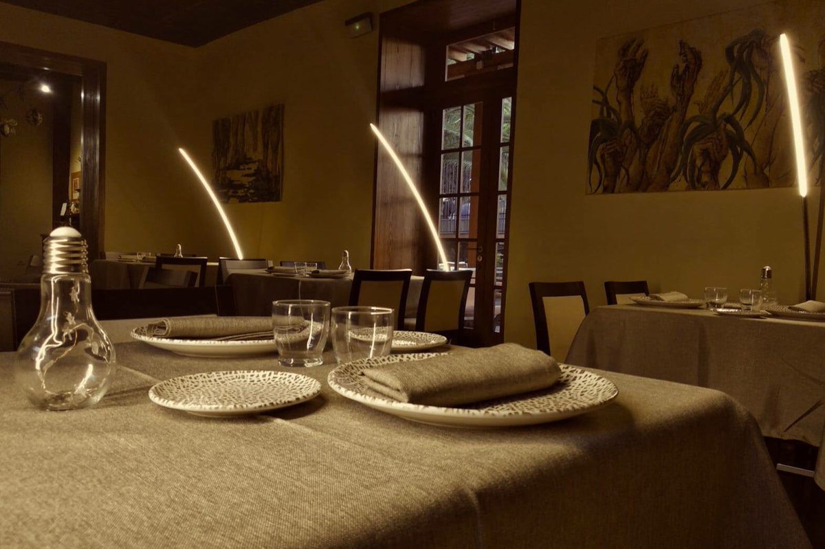 Hola Buenos días, Recuerden que hoy abrimos Nuestro Restaurante La Quinta Roja, para más Información y Reservas llamar a Nuestro número de Teléfono
922133377