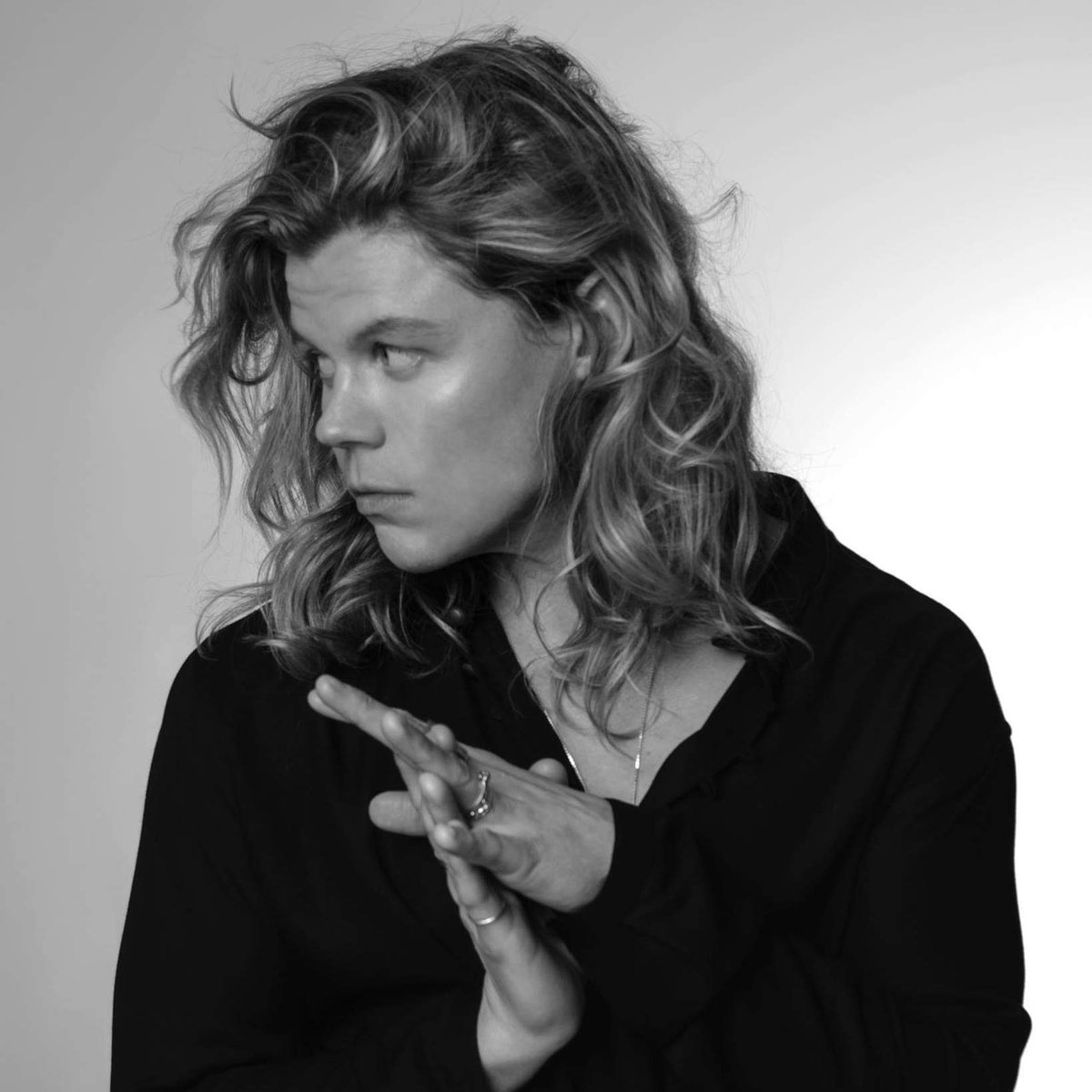eMoonThrifty's tweet photo. He might as well be part of a royal family just by his full name ‘Conrad Ignatius Mario Maximillian Sewell’, pretty prince-like, don’t you think? Continue reading: https://t.co/j2mvAwaiWn
@ConradOfficial
#conradsewell #music #Australian #singer #songwriter #bandmag https://t.co/EJ9QlWpG09