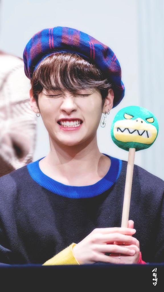 leelee24__'s tweet photo. Chic and Cute Lee "Know" Minho. 😌👌 #StrayKids #LeeMinho #LeeKnow https://t.co/ncfBxzsrAB