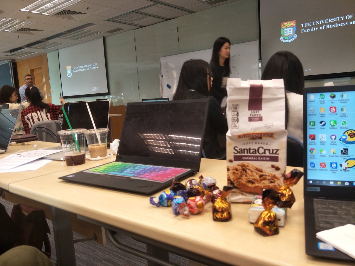 GuangshuoNiu's tweet photo. Merry Christmas! Thanks professor Abhishek's chocolate and cookies😘#hkumsba @brainsparkz https://t.co/2hzM7Dia5M