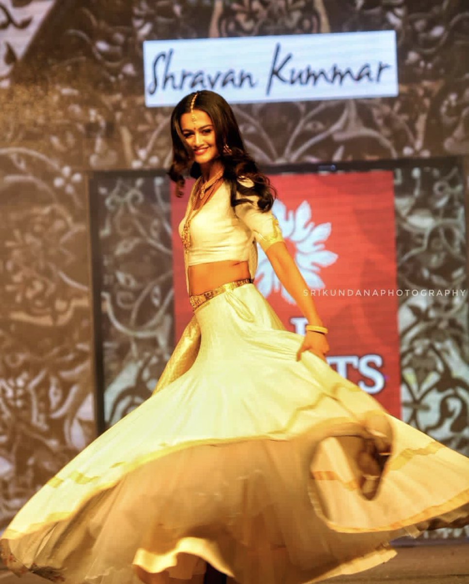 ShubraAiyappa's tweet photo. Loved wearing this one for the finale of AP crafts mela held in Tirupati @apcraftsmela . @shravankummar you are amazing❤️ . Thank you @vibri_media for making a part of this event and putting up such a good show. Jewellery by @Malabartweets https://t.co/i6bkOaYbQE