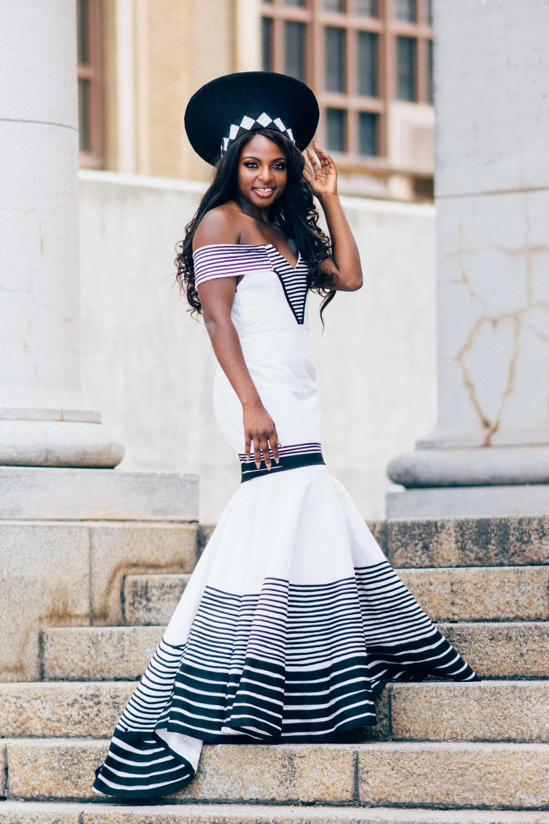 Mszinhlenovazi's tweet photo. Okay I'm done now๐
#uctgrad2018 https://t.co/SBTnbjVbEA