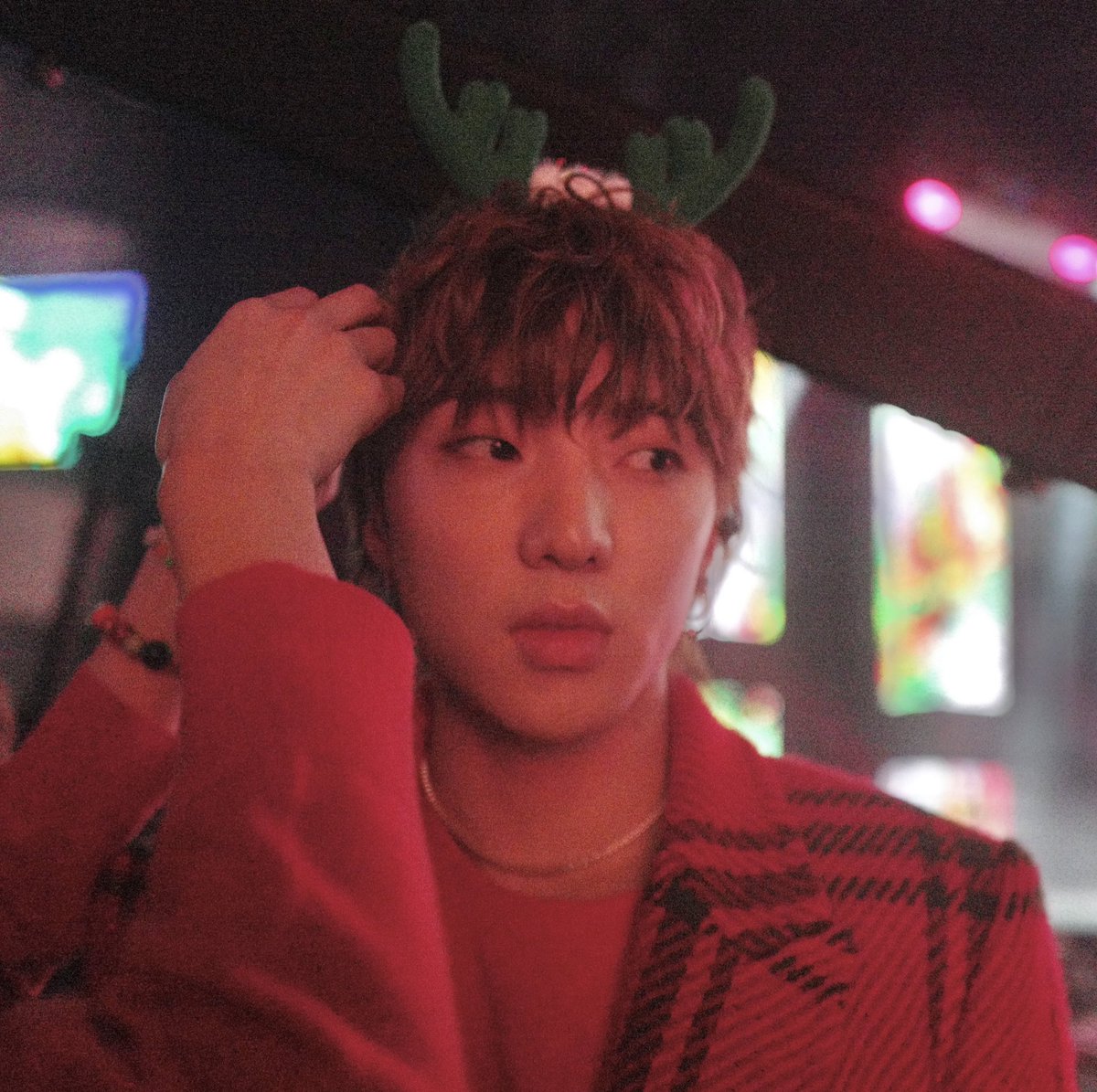 official_yoon_'s tweet photo. 인서 노래 잘한다 그랬죠??? 🙏🏻👍🏻👏🏻💙 https://t.co/59sEWlCzjn