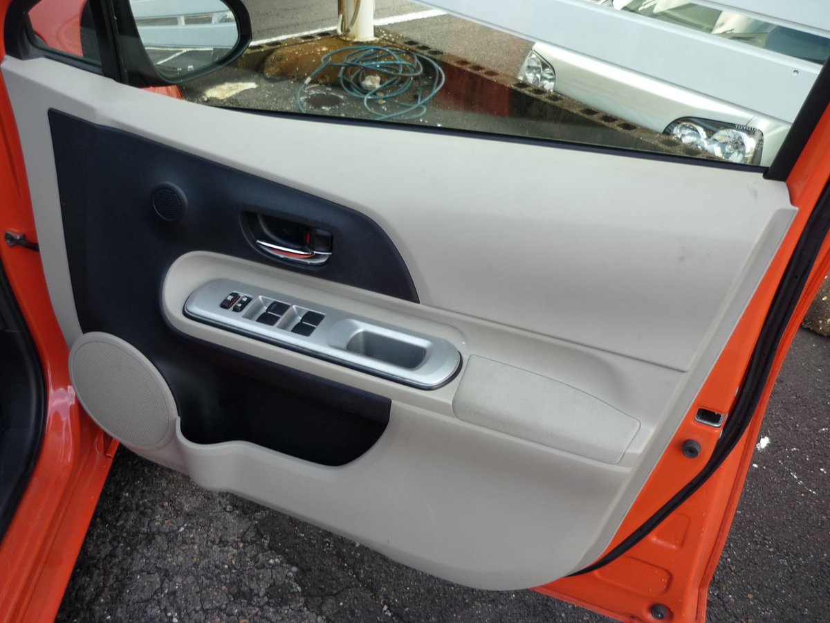 かねまつ自動車 小牧市 Twitter પર アクア ４９万５０００円だし まだ走行距離７万キロ弱だから あと７万キロくらいはちょろいでしょうし たぶん バックカメラもあるし 燃費もいいし 内装色も茶系で落ち着いていてよいですしおすし 愛知 小牧市 中古車