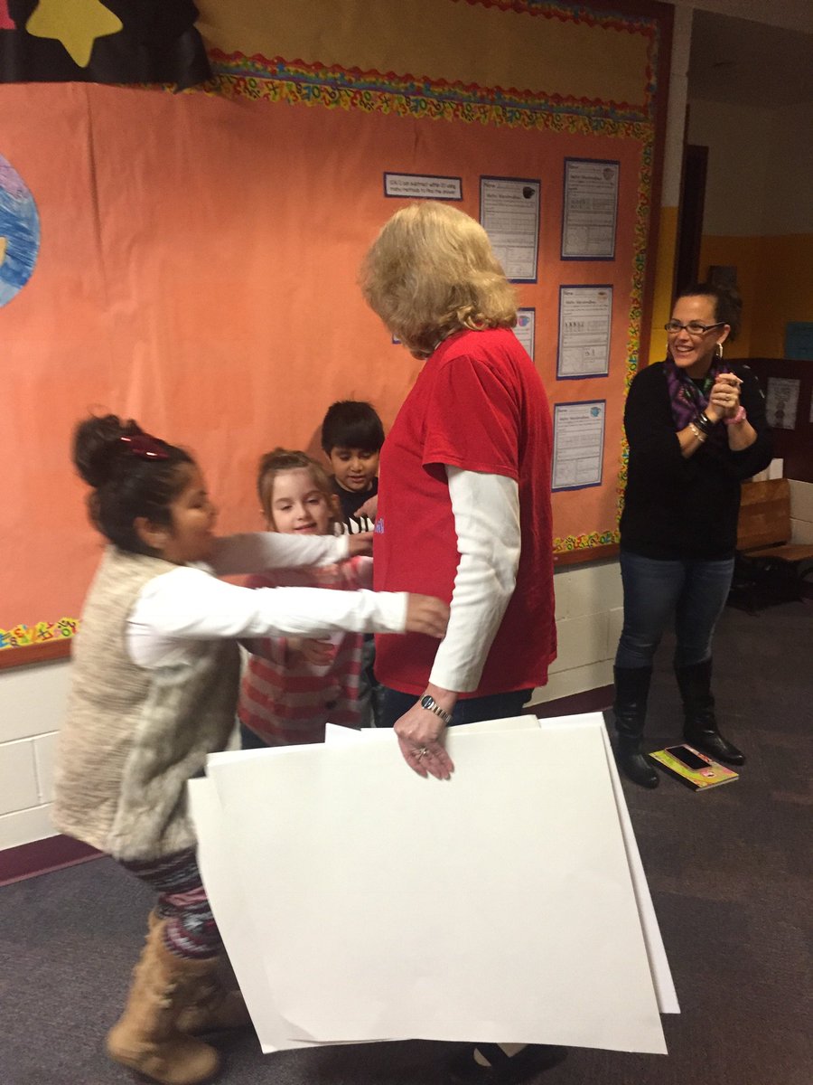 SuncrestEagles's tweet photo. Mrs. Clinton started her morning with a standing ovation in the hallways by students and staff. Happy retirement, Mrs. Clinton! #43YearsOfService https://t.co/yK7dYV7NQI