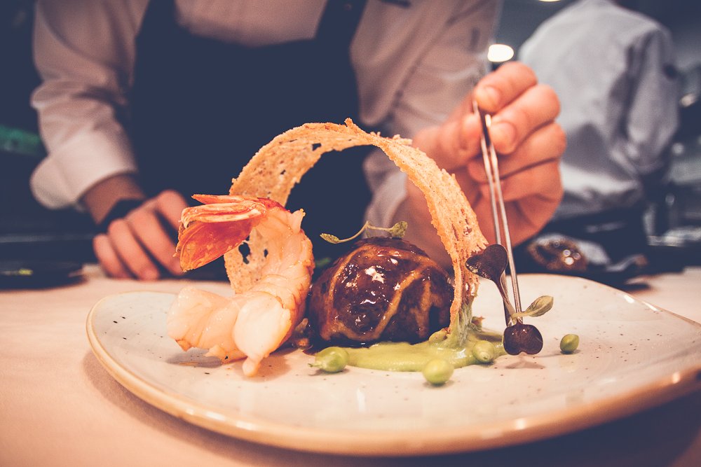 gourmeetclub's tweet photo. 💚 ¡Estamos cocinando nuestra edición más especial! El respeto por el producto, la tradición y el entorno serán los protagonistas de la IV edición de Hotel Tapa Tour. Del 1 al 31 de mayo en los mejores hoteles de Madrid y Barcelona: https://t.co/ssGxPMgguQ https://t.co/B4BLLSX77R