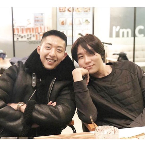LeeJungShinTH's tweet photo. สดใสที่สุดเลยครับ 💙
#이정신 #CNBLUE 
©️Katekatechoi https://t.co/97JFUW0hnu