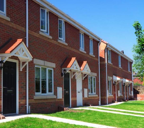 Property News: Research reveals how many couples move in with parents to save for a home

A quarter of young couples who have moved back in to the family home have done so in order to save money for a house deposit, new research has found.

Read more at propertywire.com/news/uk/resear…