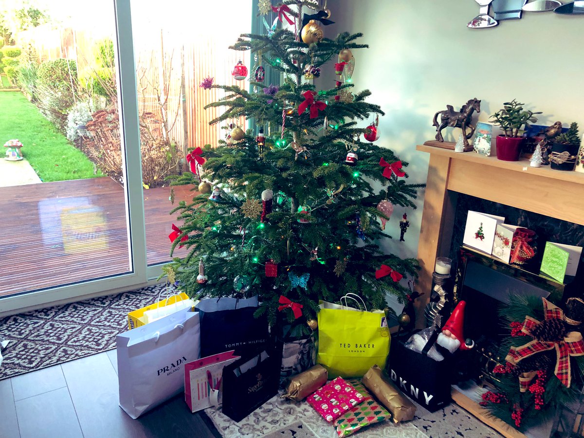 NishBrunel's tweet photo. My Christmas tree is looking tad bit better now..🤨😂 https://t.co/yMUzknKFhO