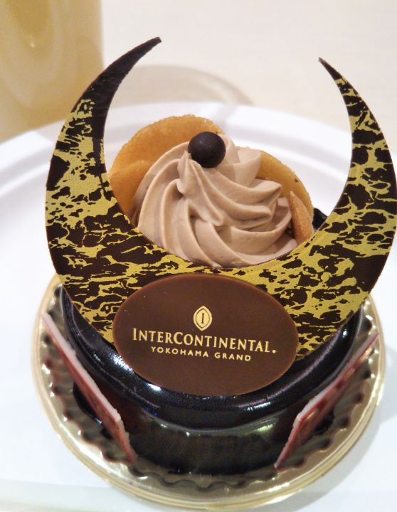 天河未来 Amakawa Miku No Twitter お城expo の40個限定チョコ兜ケーキ だめもとでお昼頃行ったら残ってた かわいいだけじゃなくて美味しいチョコケーキだったよ ヨコハマグランドインターコンチネンタルホテル 製のようです さすが