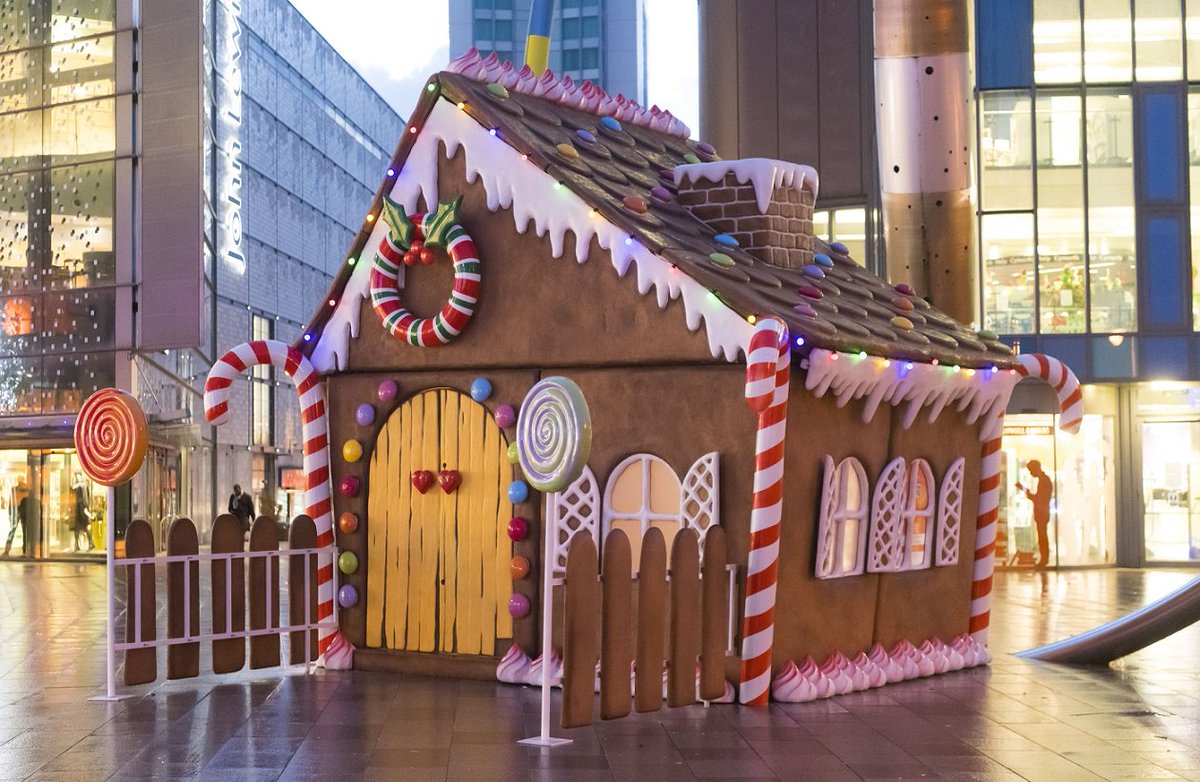 cardiff_events's tweet photo. Who has already hung their stocking for the big day?
Want to have a little pre-Christmas treat?
Come to the #GingerbreadMun House for your chance to WIN before Christmas! https://t.co/HvrXfnIWYe