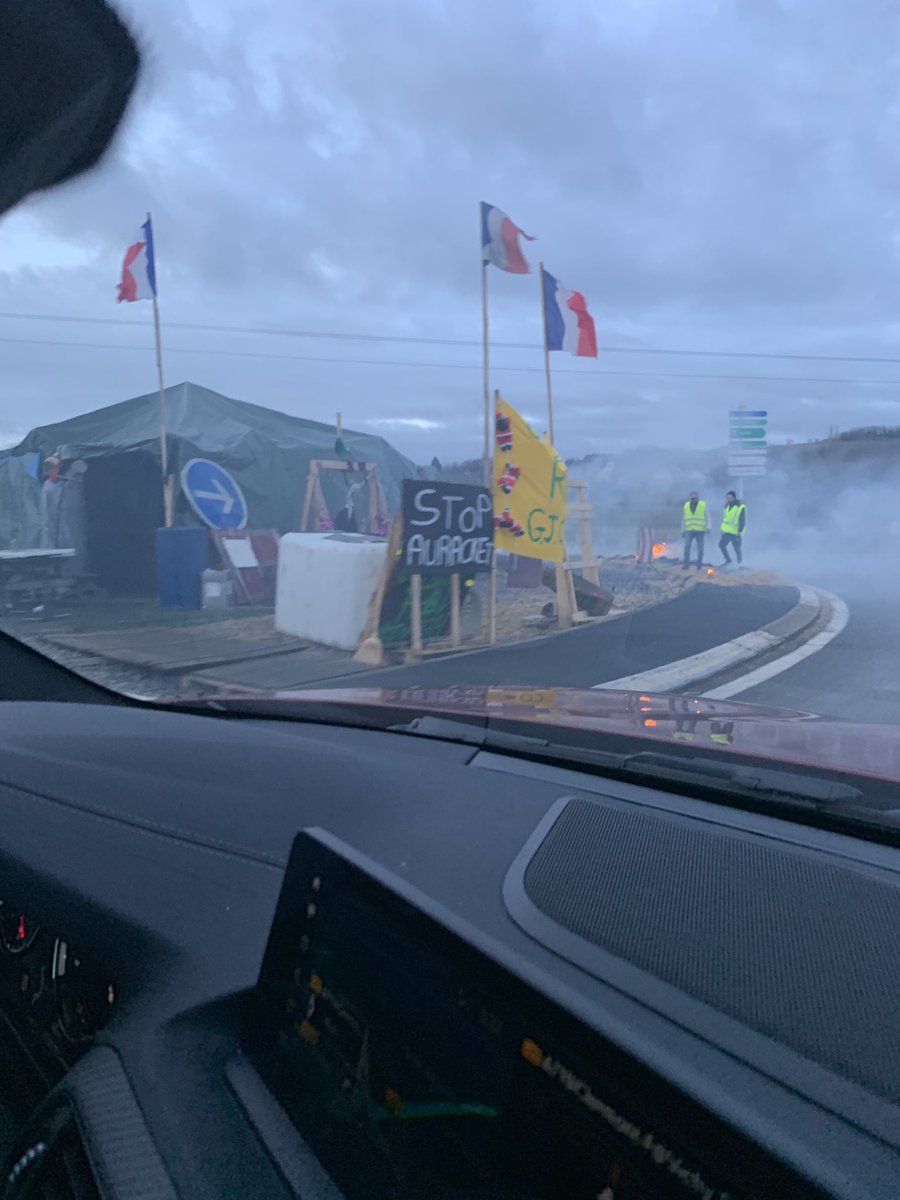 minoucherie's tweet photo. #giletjaune https://t.co/zada2oGy7T