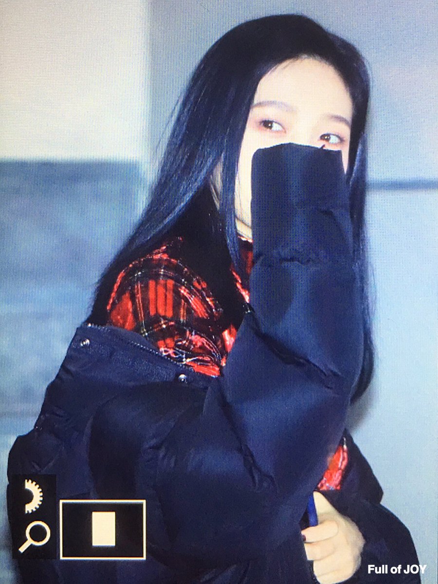 FullofJoy960903's tweet photo. 181222 Surround viewing 출근

#조이 #Joy #박수영 #레드벨벳⁠ ⁠⁠ ⁠⁠ ⁠⁠ ⁠⁠ ⁠ #REDVELVET⁠ ⁠⁠ ⁠⁠ ⁠⁠ ⁠⁠ ⁠ https://t.co/DFBVK6rHbX