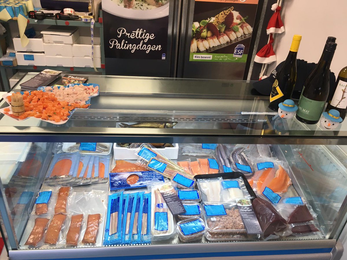 Palingshop's tweet photo. Yo ho ho! Onze winkel is zaterdag 22 december en maandag 24 december tot 16.00 uur geopend. Heeft u nog een visje nodig voor de #Kerst? Kom langs aan de Kerklaan 40 in Akersloot! We wensen u Prettige Palingdagen! #Dilvis #Palingshop #vis #paling #zalm #garnalen #beekridder https://t.co/v8ApNcccds