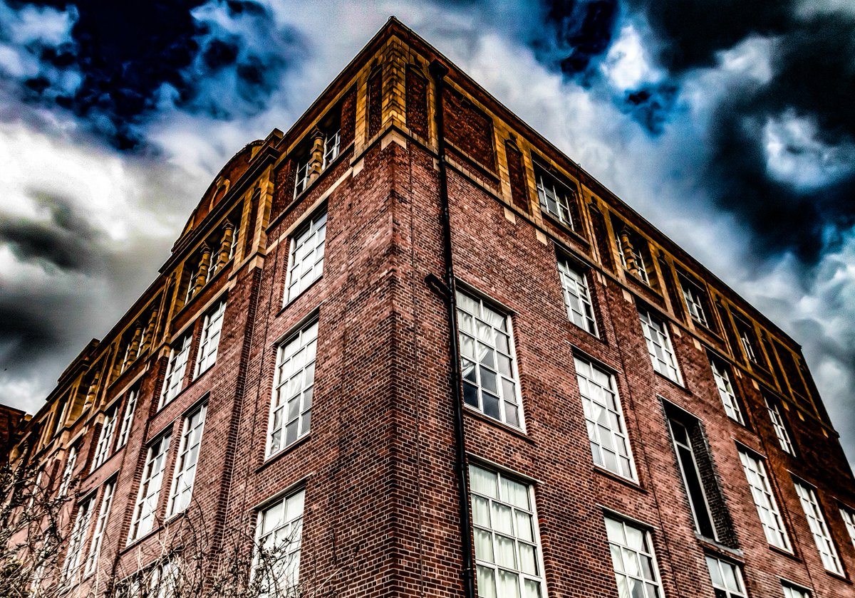 im_martinholden's tweet photo. The town of #wigan has some amazing industrial heritage, our cotton mills are a reminder of that age. #towns #industrial #heritage @tfm_engineers @WiganMuseum https://t.co/1nKvEmg7ci