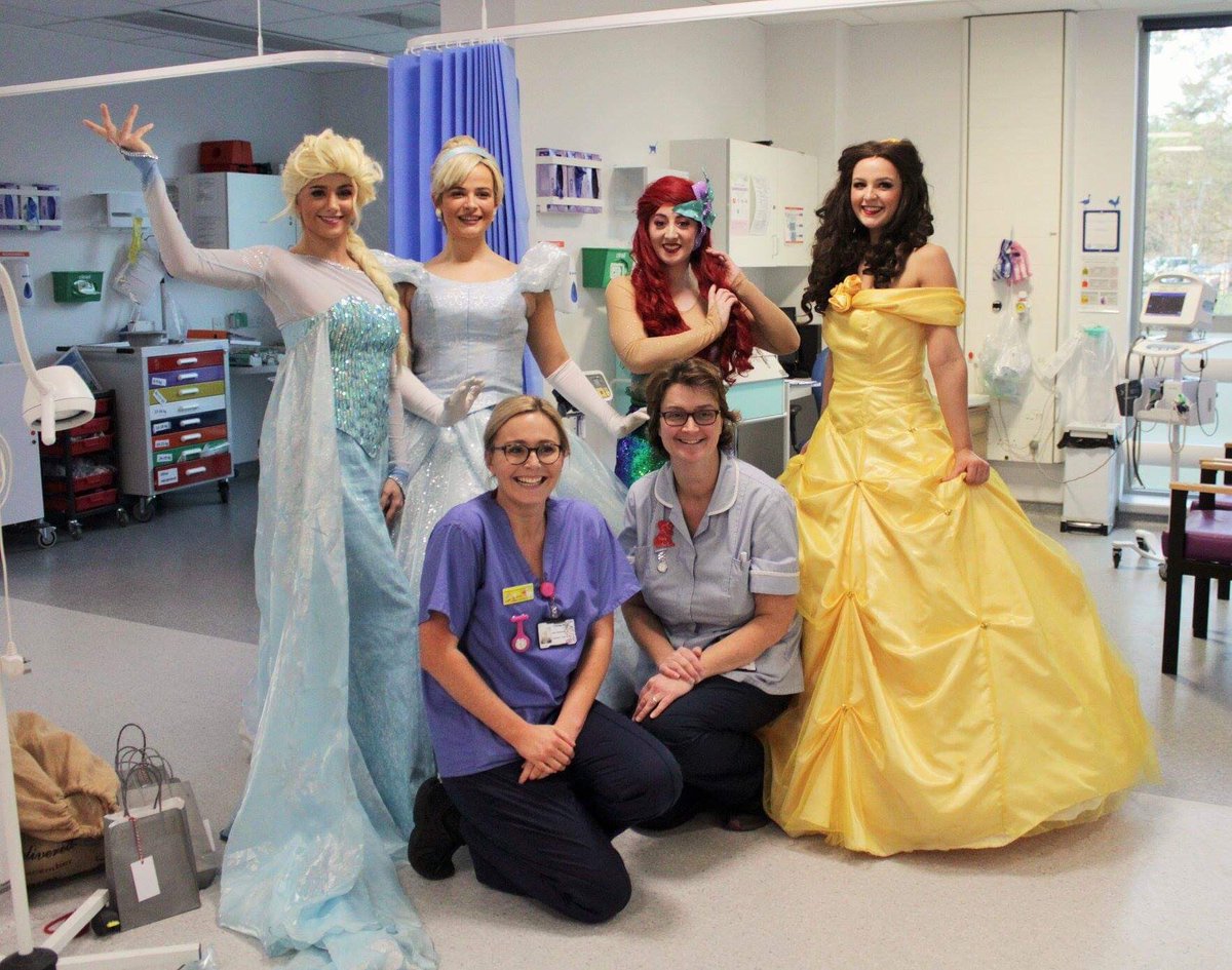 OUAwishevents's tweet photo. @Some lovely images captured by #capturemehappy taken at the #tunbridgewellshospital on our visit to the children’s ward this week! 🎄 #nhs #tunbridgewellshospital @MTWnhs https://t.co/HKEYrP4Z2e
