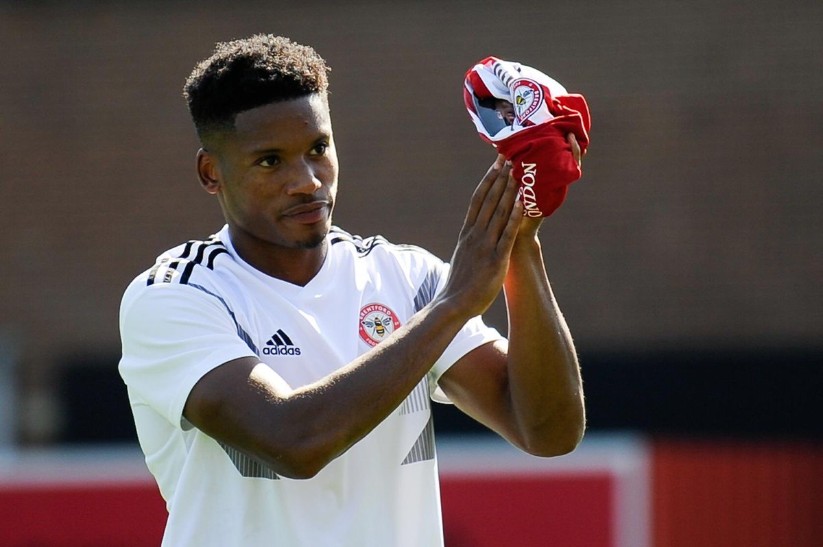 Boblar10's tweet image. 🎄B🎄B 🎅🏾🎄RT 2 Win training tops &amp;amp; player hoodie😎🐝😎 courtesy of @JMcEachran20 @sergicanos JJ &amp;amp; Ollie 🐝 
1 item to 4 different winners.       Merry New year 🎅🏾🎅🏾🎅🏾🎅🏾.