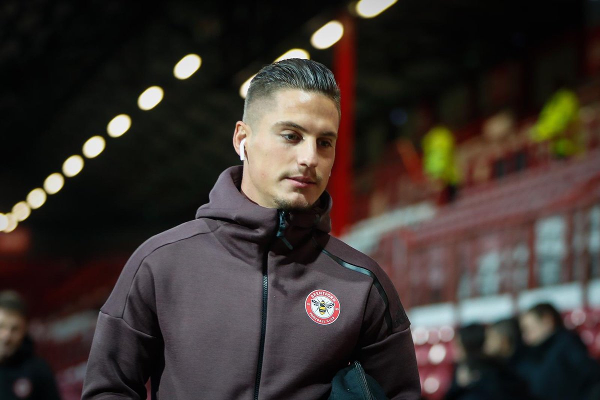 Boblar10's tweet image. 🎄B🎄B 🎅🏾🎄RT 2 Win training tops &amp;amp; player hoodie😎🐝😎 courtesy of @JMcEachran20 @sergicanos JJ &amp;amp; Ollie 🐝 
1 item to 4 different winners.       Merry New year 🎅🏾🎅🏾🎅🏾🎅🏾.