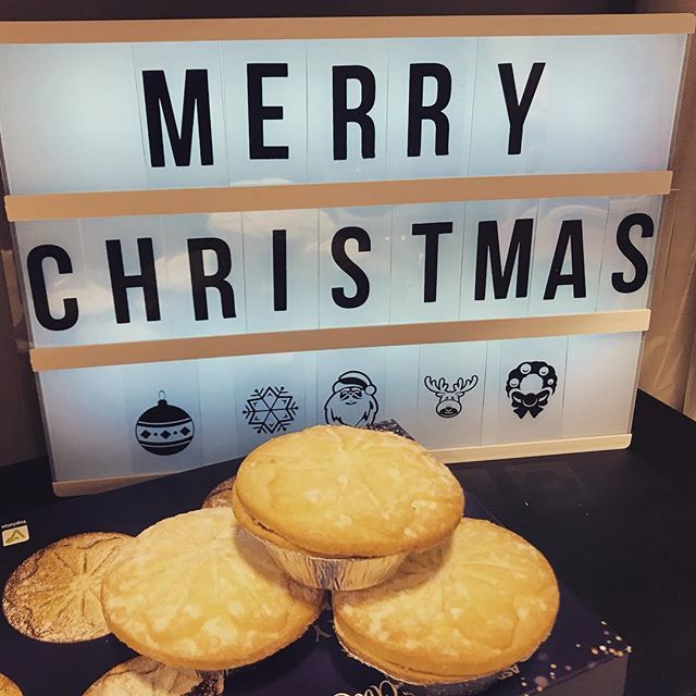svsportstherapy's tweet image. We’re feeling very Christmassy today! Anyone for a mince pie? #clienttreats #svsportstherapy #itschristmas bit.ly/2QI3f2l