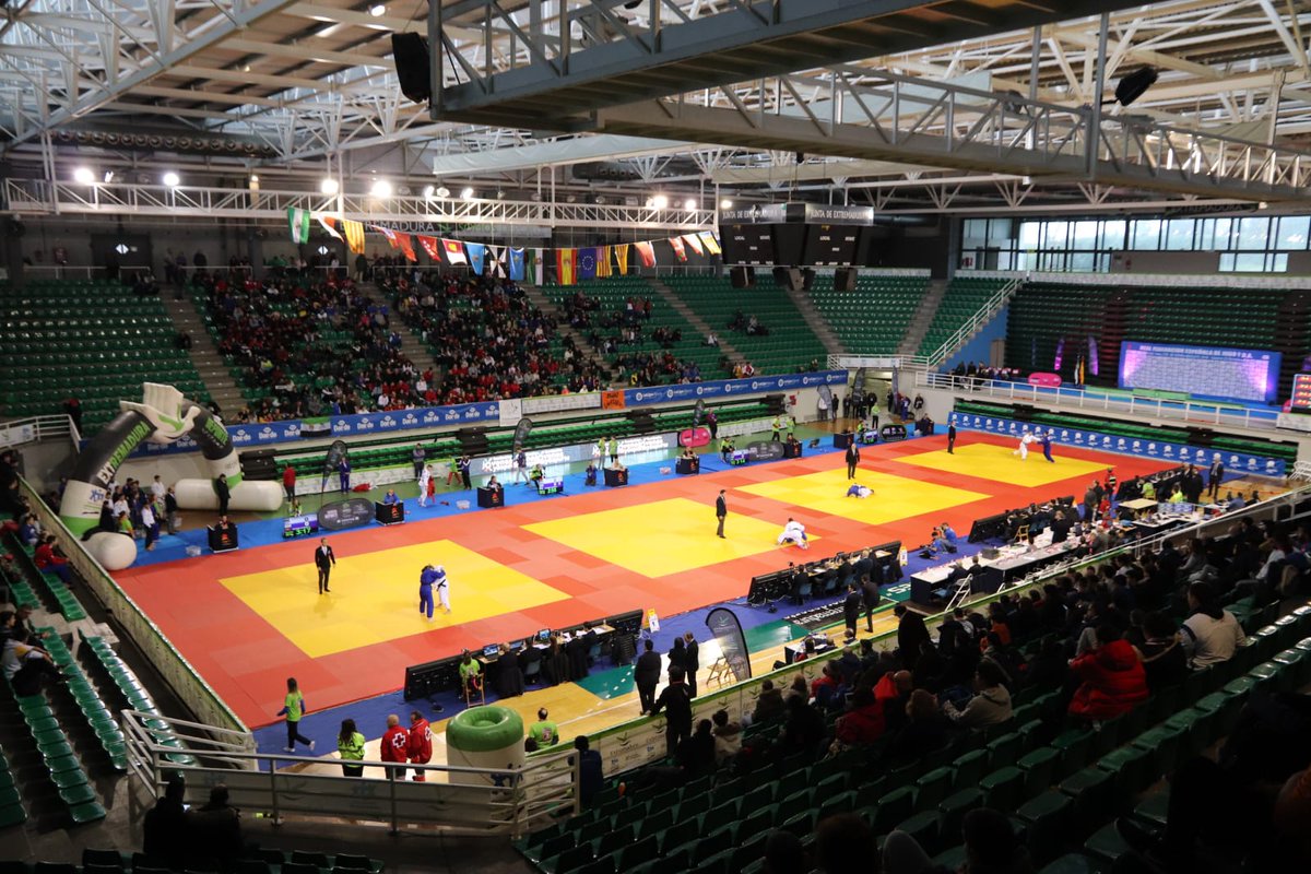 ¡¡Gran ambiente de #JUDO en el Campeonato de España Absoluto de #Cáceres!! 🥋🏆🥋

<a href="/rfejyda/">R.F.E.J.Y.D.A.</a>  #JudoExtremadura #JudoEspaña #FederacionExtremeñaDeJudo #NklAdidas #SomosDeporte #DeporteExtremadura