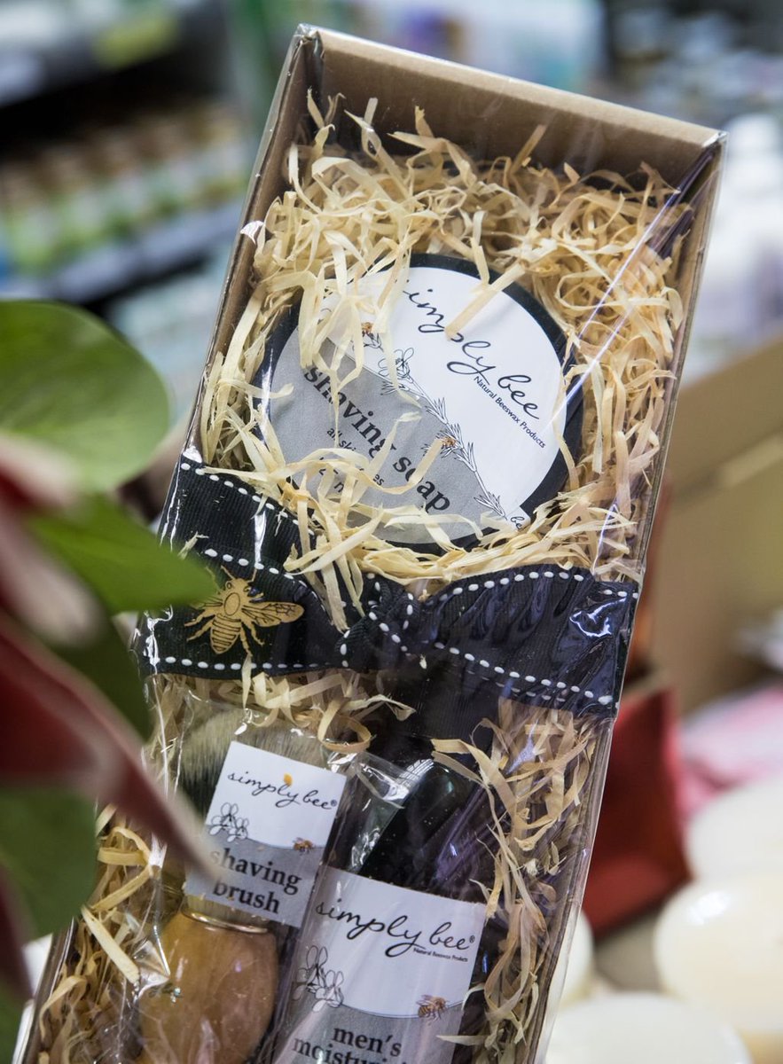 villageviewjhb's tweet photo. Need a gift idea for the man in your life? This Simply Bee gift pack from @wellnews full of daily essentials is perfect.
#VillageView #WellnessWarehouse #SimplyBee #GiftSet #GiftIdea #Men https://t.co/XIzpAt7qcB