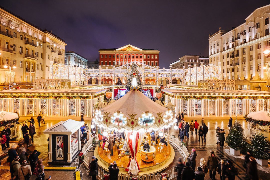 Fan_ID_2020's tweet photo. Spend Christmas on 25th of December in Russia, using visa-free entry with #FanID! Enjoy decorated streets, fantastic fairs, amazing sights and magic moments. Mark our page and send photos of your trip to Russia with Fan ID. Multiple visa-free entry and… https://t.co/oRGjsHaC6I https://t.co/5khgT8RbF2