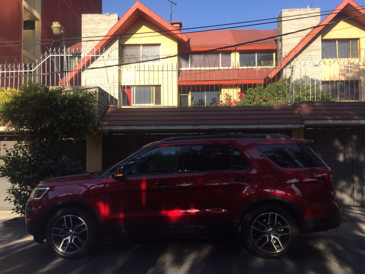 lesliedriver47's tweet photo. Ahora si nos vamos unos días y nos vamos manejando @FordMX #MamásAlVolante #FordMX #Explorer2018 #MujeresFord ahorita tenemos tanque lleno 60 Lts vamos a ver cuantos kilómetros nos rinde este motor ecoboost de 6 cilindros @LideresMexicano https://t.co/vJG3pvGB7w