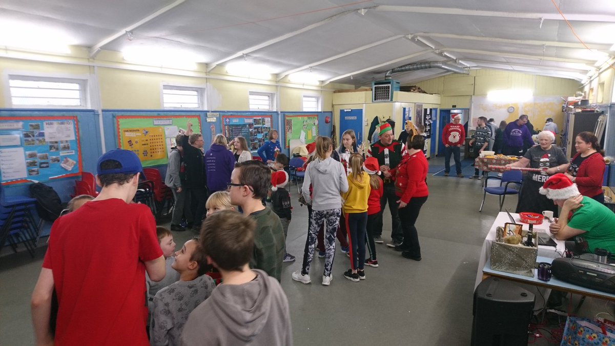 8thCovScouts's tweet photo. Let the Christmas party commence! #iscout #skillsforlife #party #scoutingforchristmas https://t.co/oRsMOOABxg