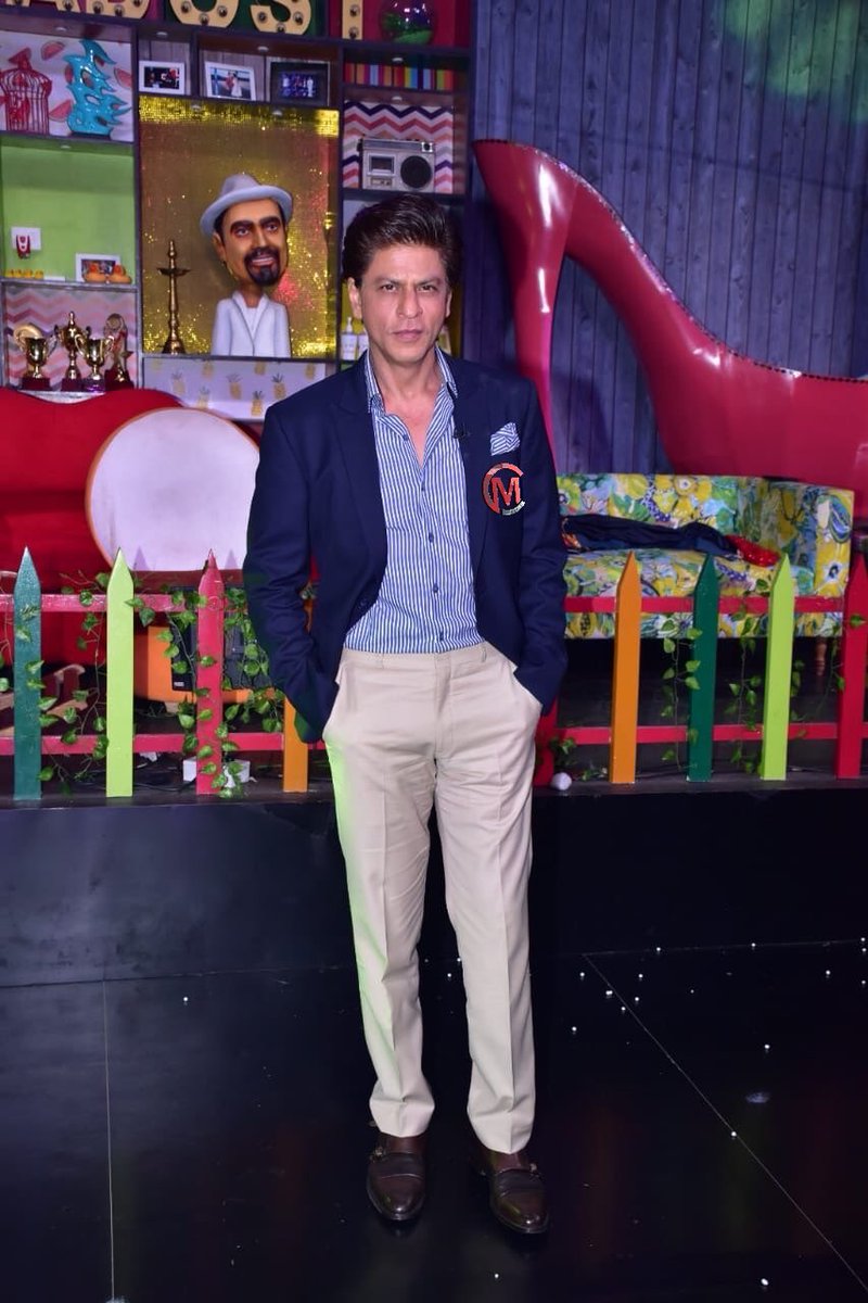 ManishKumarFilm's tweet image. Happy man here. @iamsrk on the set of  Dance plus for #ZeroPromotion. 
#ShahRukhKhan #ZeroTheFilm 
Zero in Cinemas