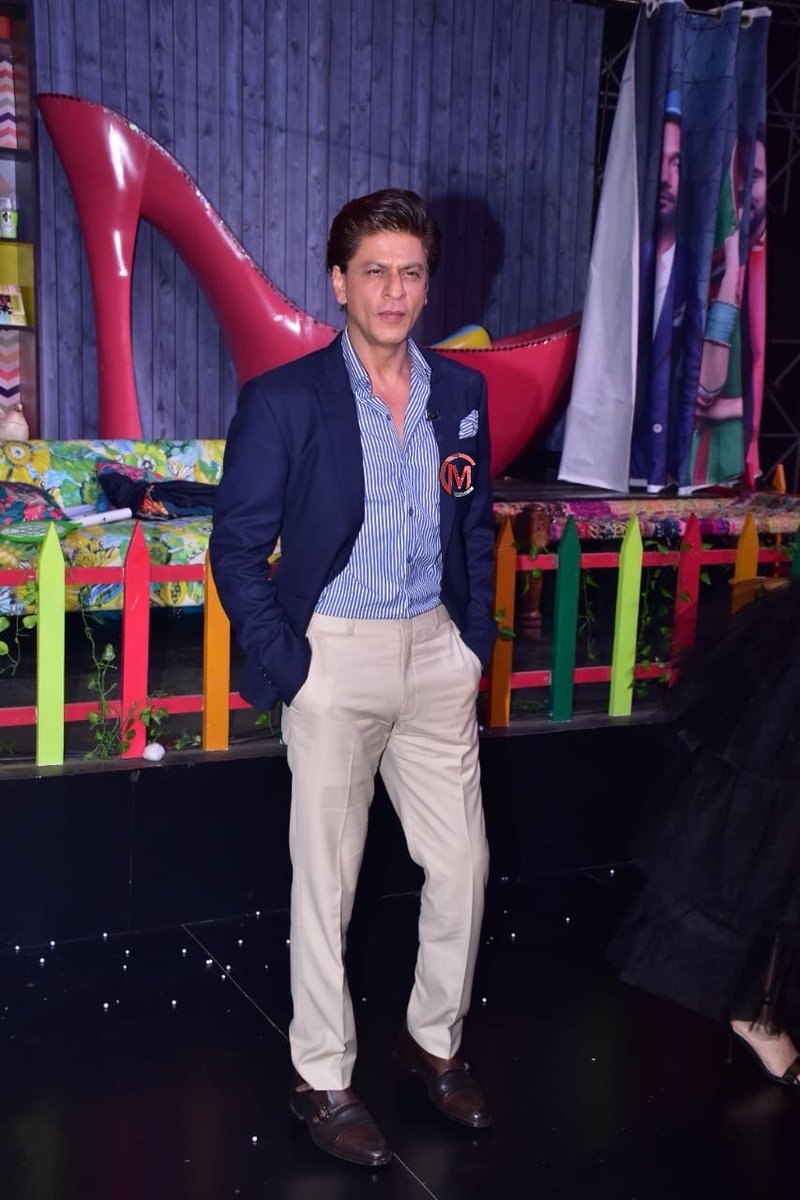 ManishKumarFilm's tweet image. Happy man here. @iamsrk on the set of  Dance plus for #ZeroPromotion. 
#ShahRukhKhan #ZeroTheFilm 
Zero in Cinemas