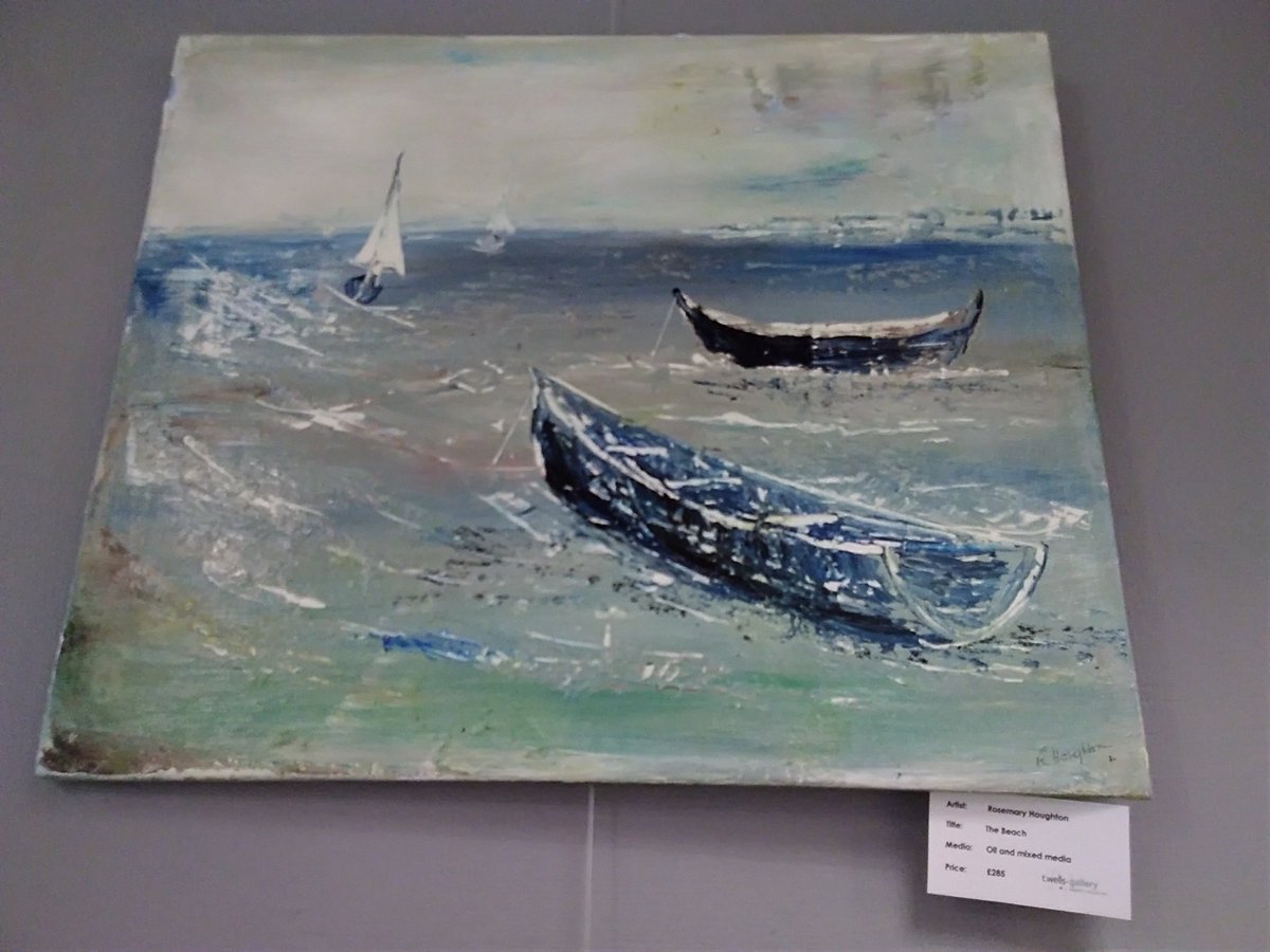 Last minute shoppers in the Gallery. We are open until 5pm today. Lots have been sold but if your after that unique gift there is still time to pop in. #twellsgallery #TunbridgeWells #bespokegifts #christmas #shoplocal