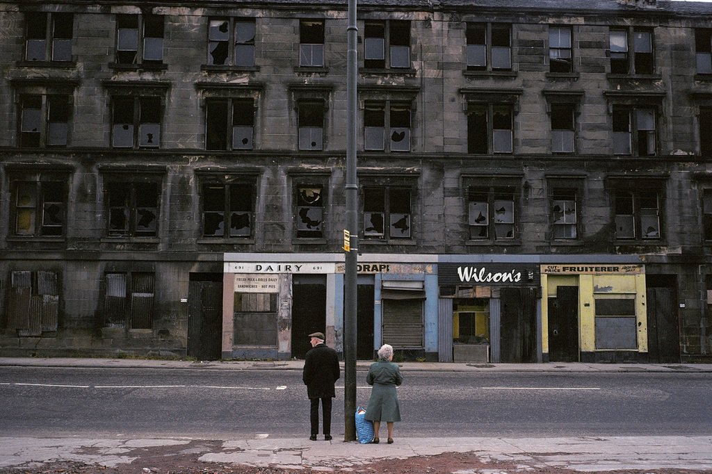 1980s Glasgow.  French Photographer #RaymondDepardon photo series captured everyday life in some of the city's most deprived neighbourhoods amid the grind of Thatcher's Britain.