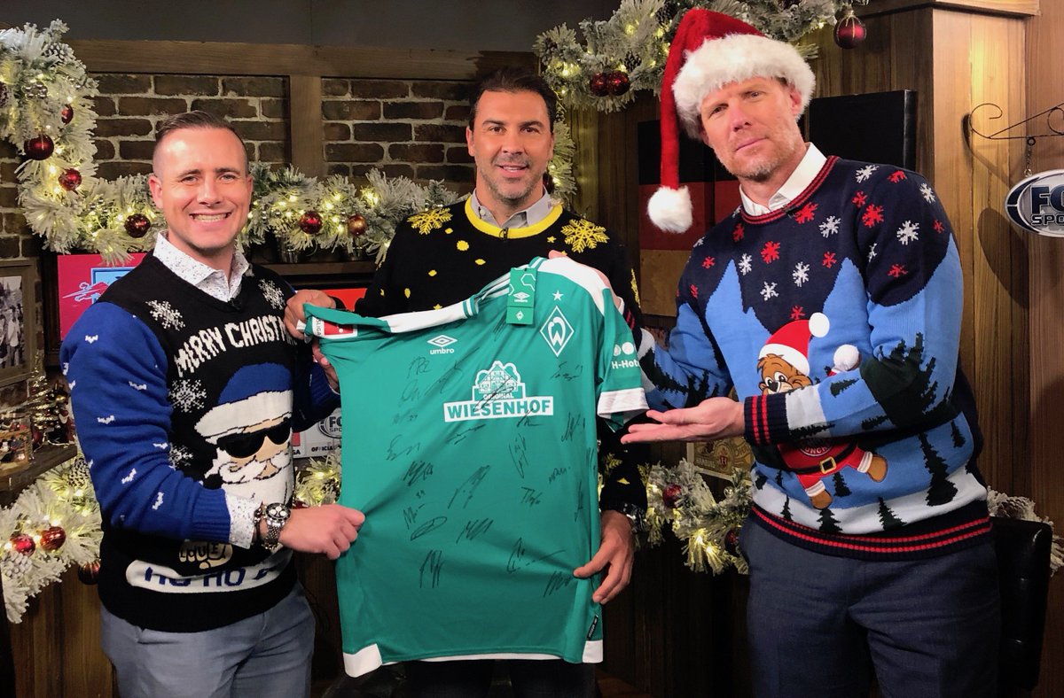 FOXSoccer's tweet photo. For Day 10 of our #BundesligaChristmas we are giving away a team-signed Werder Bremen kit, courtesy of @werderbremen_en 🎄🎁

Follow and RT for a chance to win! https://t.co/8shwaQaYBg