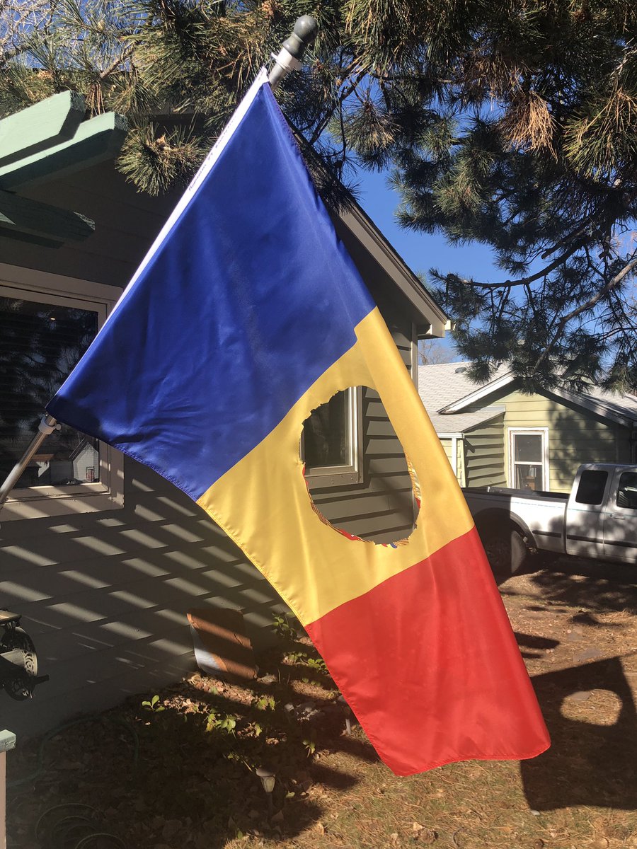 EastColfaxNBHD's tweet photo. Flag of the Day - Romania People’s Army 🇷🇴 The Romania People’s Army flag, also known as the “hole in flag”. The emblem of the Socialist Republic of Romania was cut out of the Romanian flag during the revolution December 22,1989.
#vexillology #FlagsOverDenver #RomanianRevolution https://t.co/kKbIibf8Dq