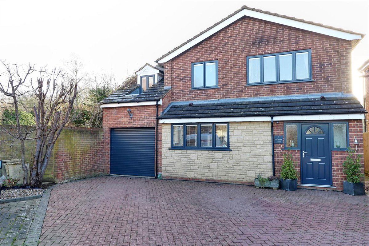 Situated in a quiet cul-de-sac location, an extended four bedroom detached in stunning condition. Accommodation of this superb property is set over two floors and comprises
flinklp.haart.co.uk/ForSaleV5/?pro…