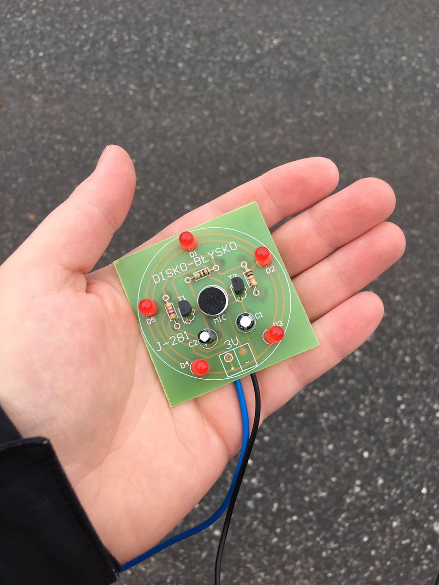 S0x12c's tweet image. My first soldered circuit ☺️