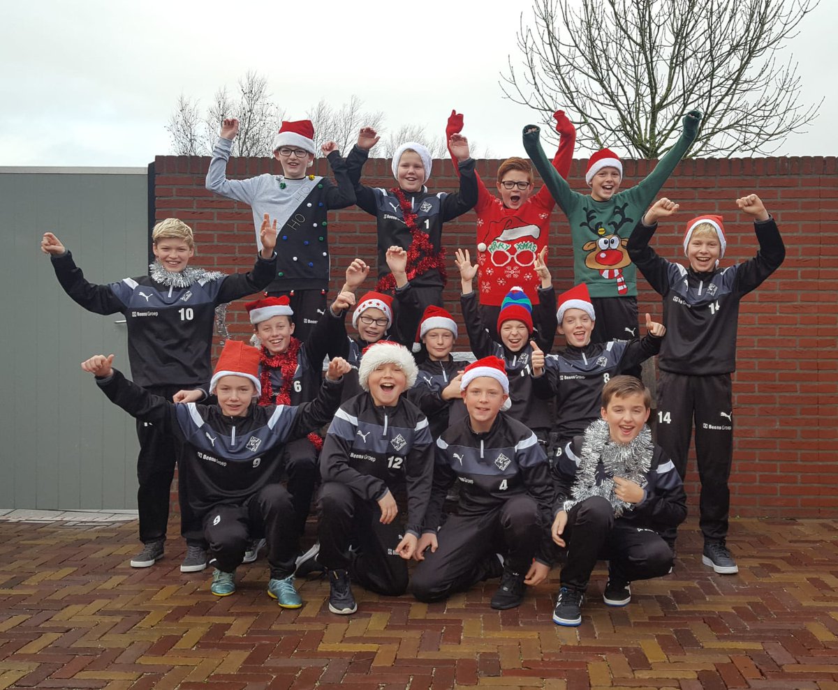 scgjo13's tweet photo. We wensen iedereen hele fijne feestdagen en het beste voor 2019! https://t.co/40iK0NnBsI