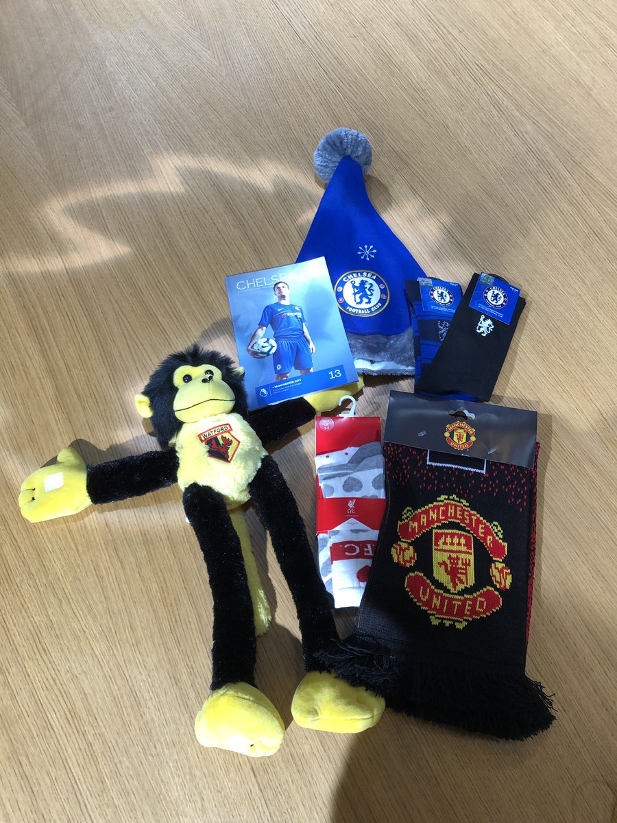 JesperSimo's tweet photo. Brug #PLjul og vis os, hvordan du inkorporerer Premier League for at komme i julestemning. Vi belønner de bedste billeder (enten på Twitter eller Instagram) med en gave fra vores lille præmiekatalog🎁 Husk også PL-studie på 6’eren kl. 12:30. Tre kampe, inkl. Solskjærs debut #pldk https://t.co/g4NLl8pmrn