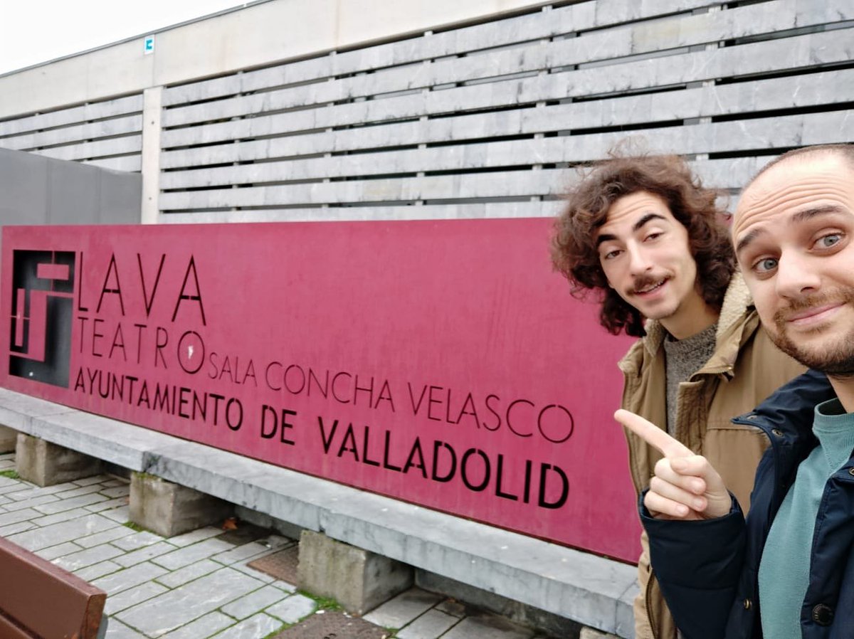 Ya estamos en el Lava preparando todo para la función de esta tarde.
Recordad a las 18,30h en la sala Concha Velasco.
#LaClever #ScnaFamiliarVLL #LavaValladolid <a href="/scnafamiliarvll/">Escena Familiar Valladolid</a> <a href="/LavaVLL/">Laboratorio de las Artes de Valladolid :: LAVA</a> 
#LaTragiClownMediaDeRomeoYJulieta