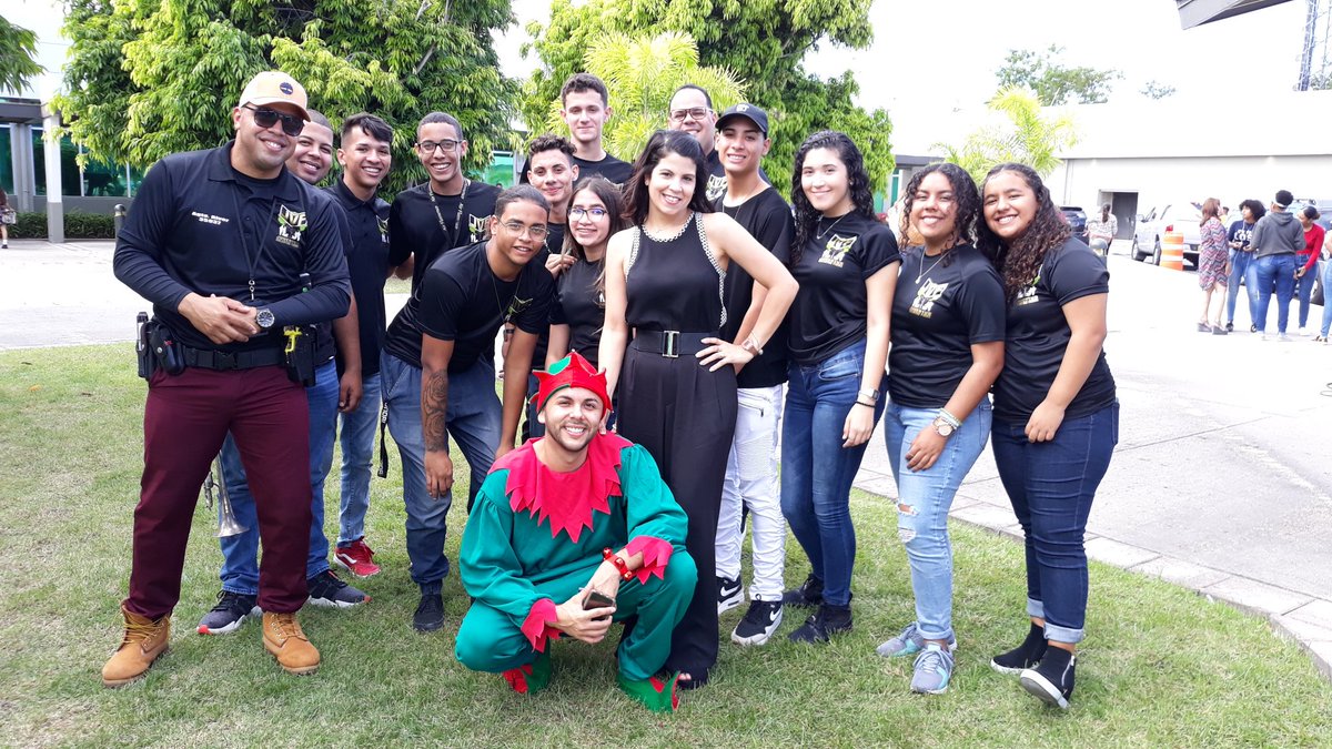 i_profhernandez's tweet photo. Agradecida primeramente a Dios por tan gran oportunidad de poder participar como maestra de ceremonia junto a mi compañero Jorlan Torres en la fiesta de navidad del Departamento de Educación- Nivel Central. Hermosa actividad.  @SecEducacionPR @EDUCACIONPR @JorlanVarela https://t.co/lVOODa2mcg