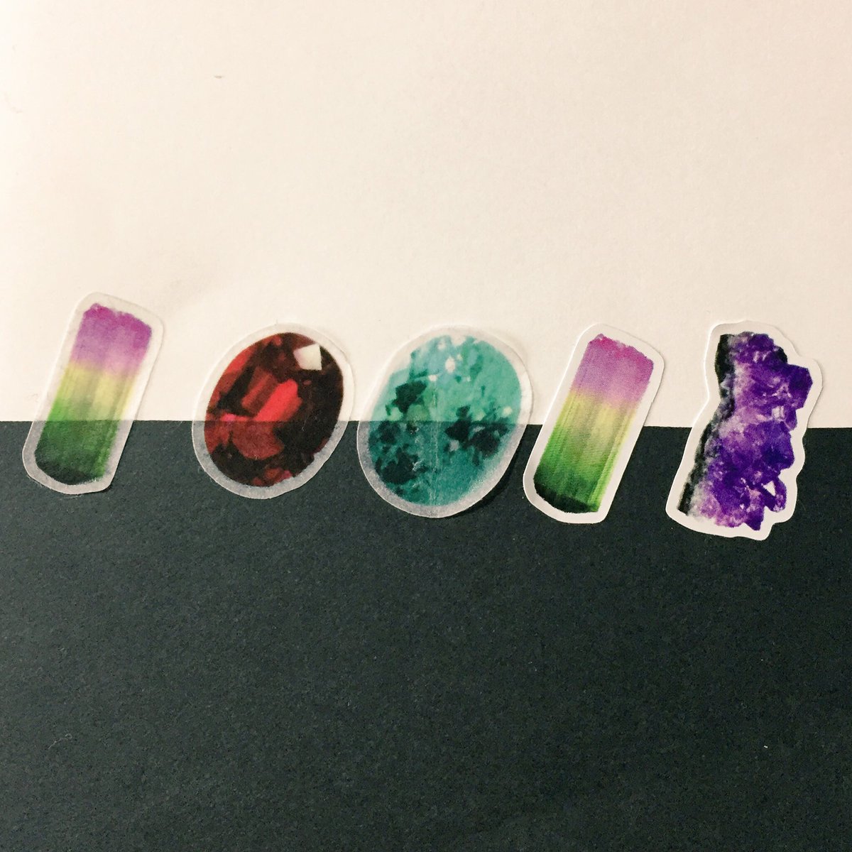 mukimeihakusi's tweet photo. 突発プレゼント！
こちらのツイートをRT＆アカウントフォローで下記のシールを抽選で1名様にプレゼント！

マステみたいな半透明シール鉱物アソート31枚と宝石20枚セットの２袋

期間12/28 24:00まで https://t.co/IbjWyMejd2