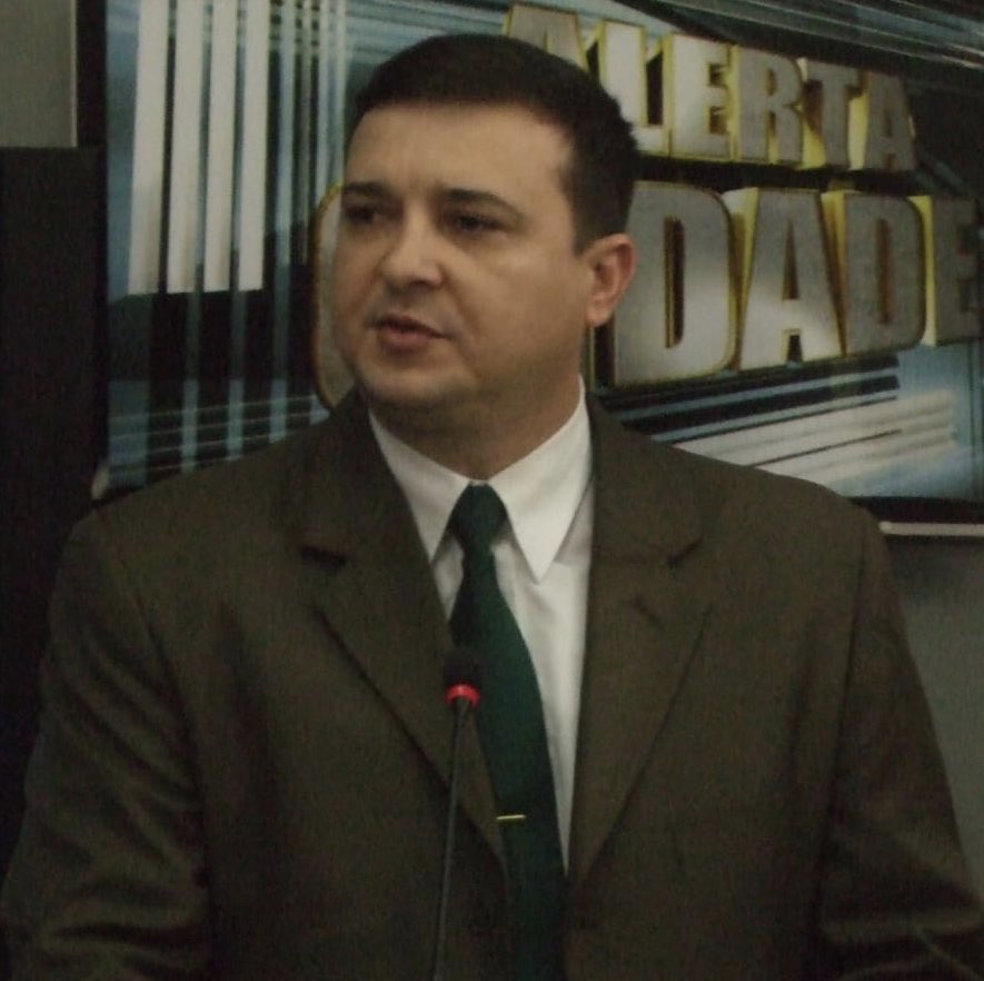 helderbarbalho's tweet image. Bom dia, amigos. O delegado geral da Polícia Civil será Alberto Teixeira. Ele é bacharelado em Direito e Ciência de Defesa Social, pós-graduado em políticas de Gestão em Segurança Pública e Direito Administrativo.