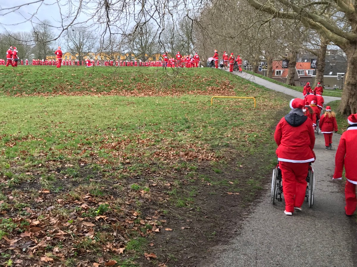 Santarun 2018. 1250 lopers. Jong en oud. Lopend op het Pad van Tolerantie. Een feestje!